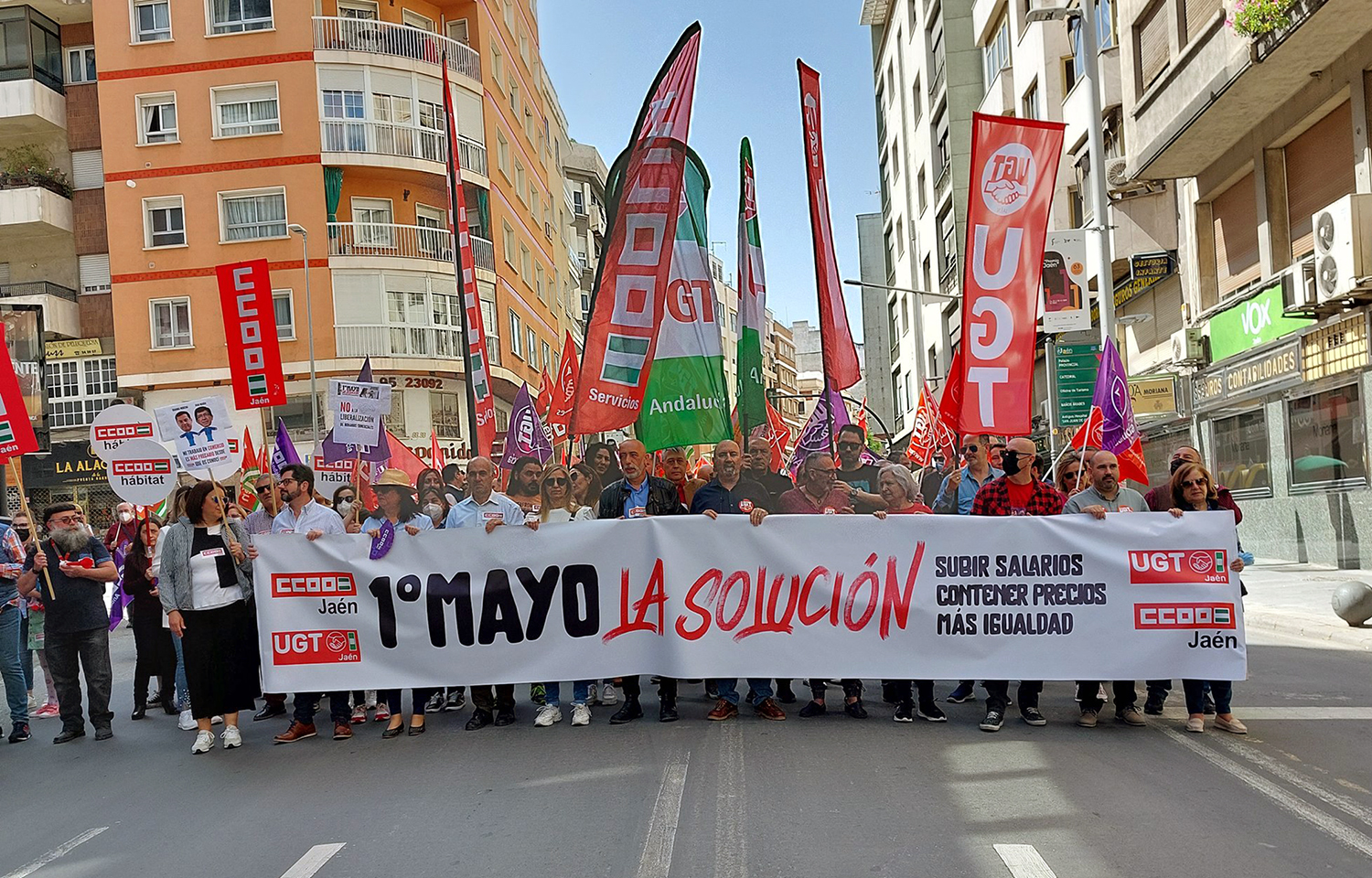 Apenas medio millar de personas respaldan la ‘mani’ del Día del Trabajo convocado por UGT y CCOO en la capital jienense