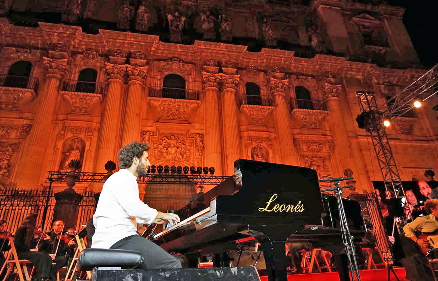 Chico Pérez y la Filarmónica de España abren el 23 Festival de Otoño con un concierto excepcional con la Catedral como telón de fondo