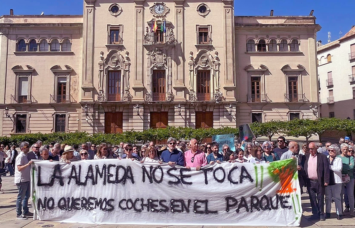 Jaén Merece Más insiste en que no que circulen vehículos por La Alameda y en que se  convoque la Comisión Municipal de Patrimonio