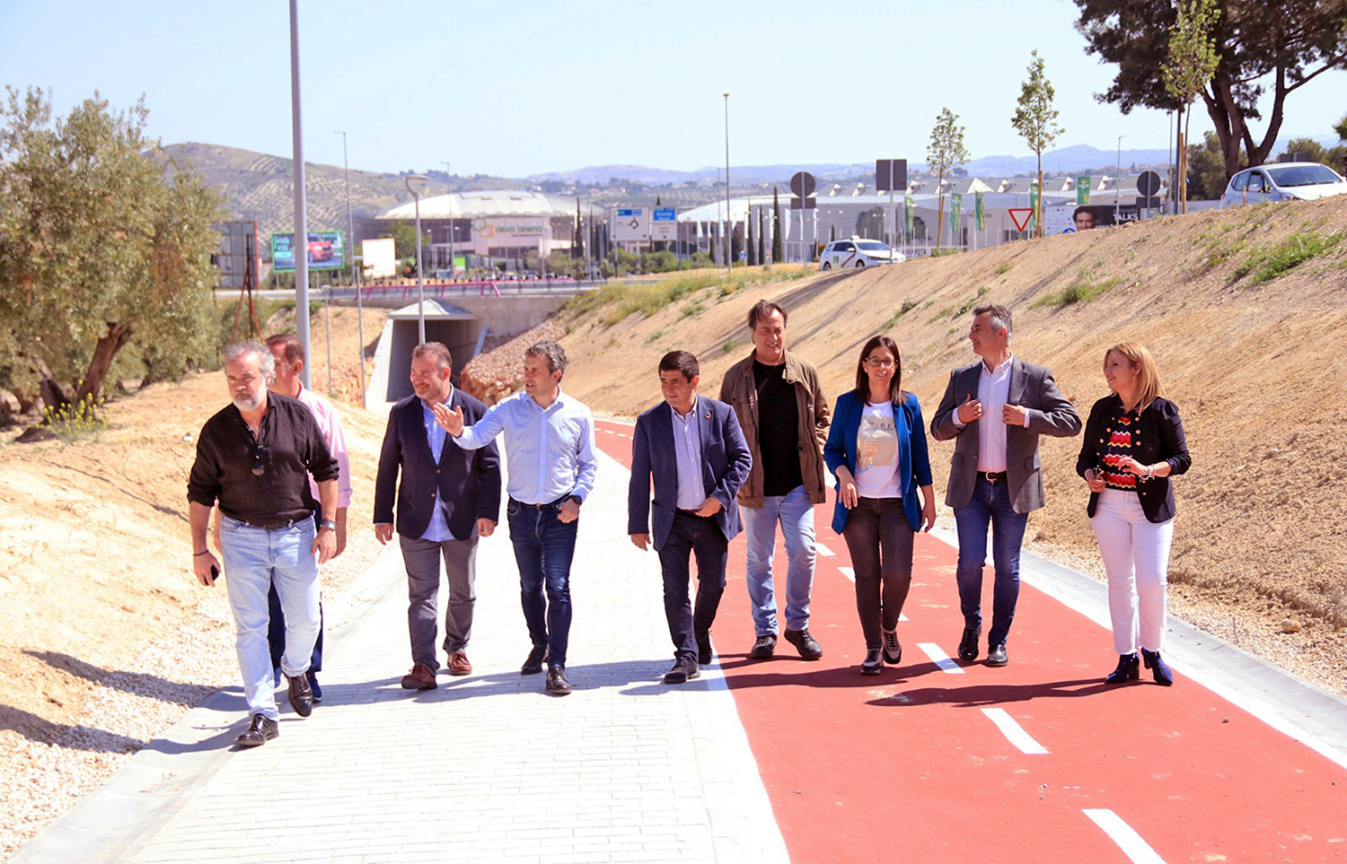 Reyes y Millán visitan el carril de IFEJA, una obra “con sello socialista” financiada por la Diputación (20%) y un 80% de fondos europeos