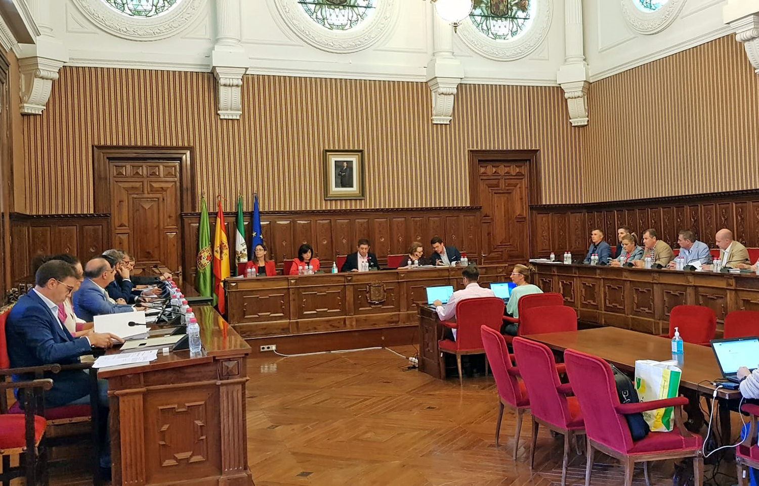 Diputación aprueba en pleno la normativa del Plan Especial de Empleo dotado con 10 millones de euros para los 97 municipios jienenses