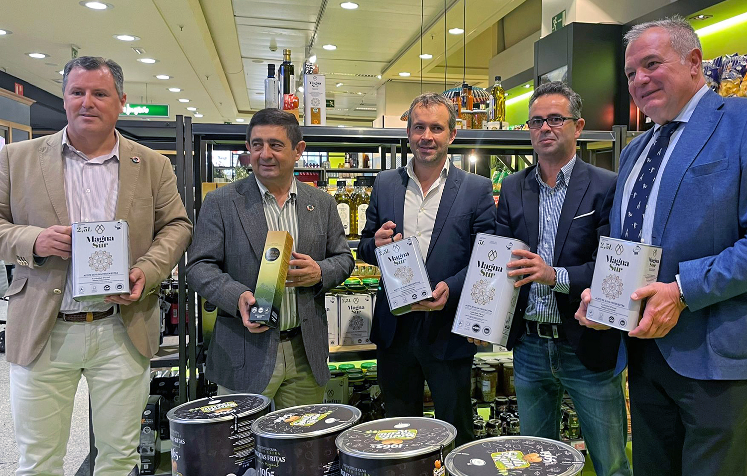 Casi cuarenta empresas jienenses de la iniciativa Degusta Jaén promocionan sus productos en el centro de El Corte Inglés de la capital