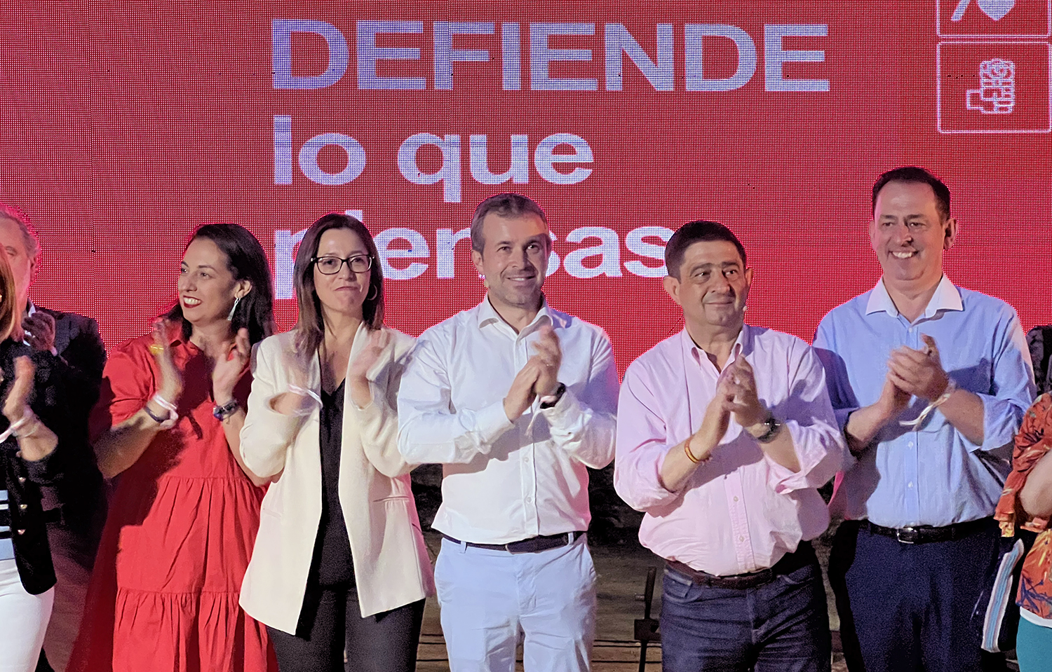 El PSOE arranca la campaña electoral de Jaén en el barrio de Las Fuentezuelas con Reyes apoyando la candidatura de Julio Millán