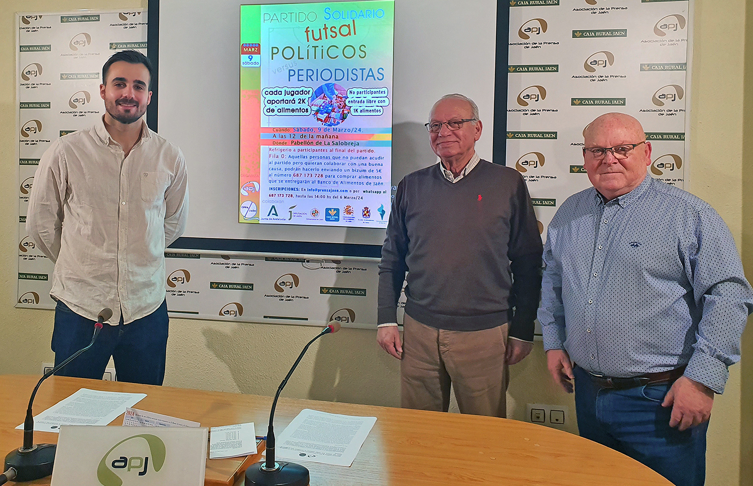 Partido solidario de fútbol sala entre periodistas y políticos de Jaén para recoger alimentos no perecederos para el Banco provincial