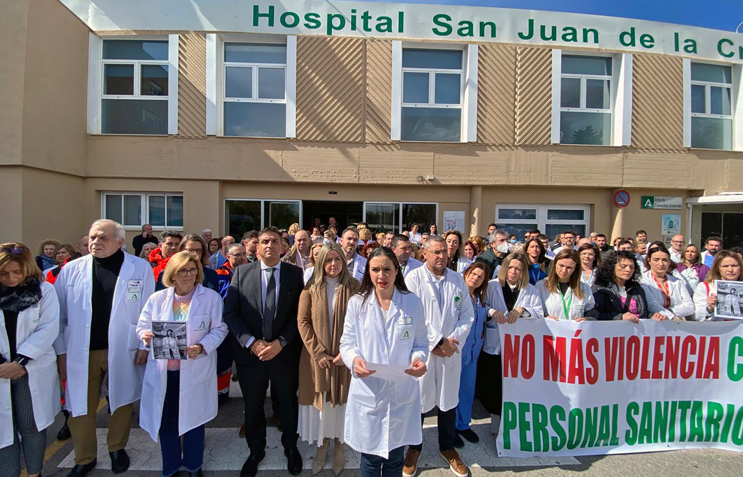 La delegada territorial de Salud, Elena González, condena la agresión física y verbal a una enfermera en Santiago de la Espada